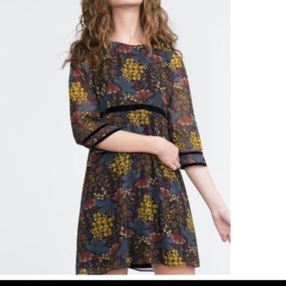 Zara floral dress open back Sz medium